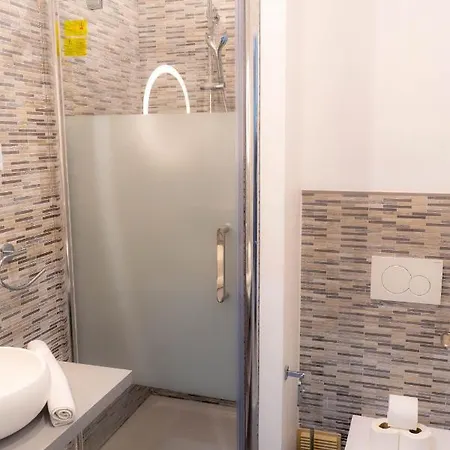 Rent A - Cosy 1bdr Apartment *